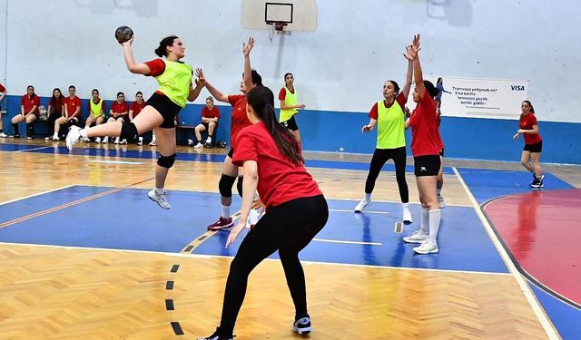 İzmir’in hentboldaki gururu: Altyapıdan gelen zafer