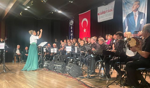 Karşıyaka Sanat Derneği’nin 19 Mayıs’a özel konserinde salon dolup taştı