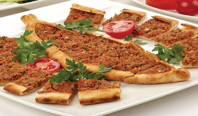 Dana-Kuzu diye tavuk yedirdiler! Karşıyaka'da ünlü restorana şok ceza