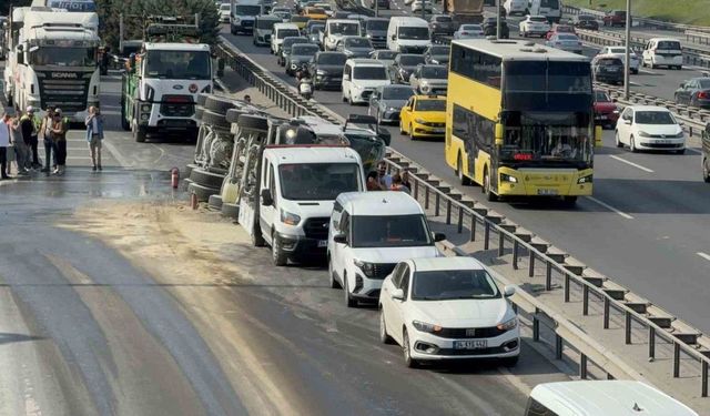 Bahçelievler’de beton mikseri devrildi: Basın Ekspres yan yol trafiğe kapandı
