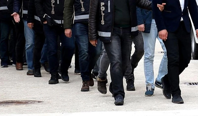İzmir'de şafak operasyonu: 68 FETÖ şüphelisi tespit edildi
