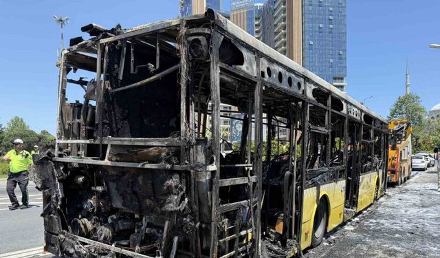 Sarıyer’de İETT otobüsü alevlere teslim oldu