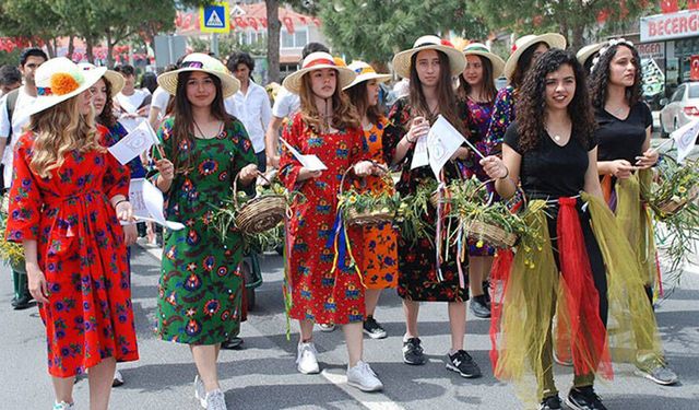 Alaçatı Ot Festivali için fotoğraf yarışması