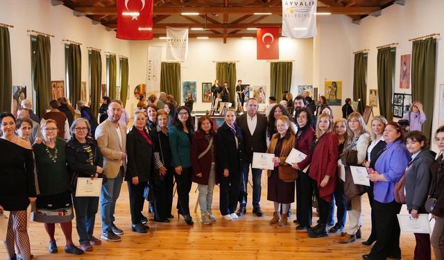 Ayvalık’ta kadın ressamlar sergisi açıldı