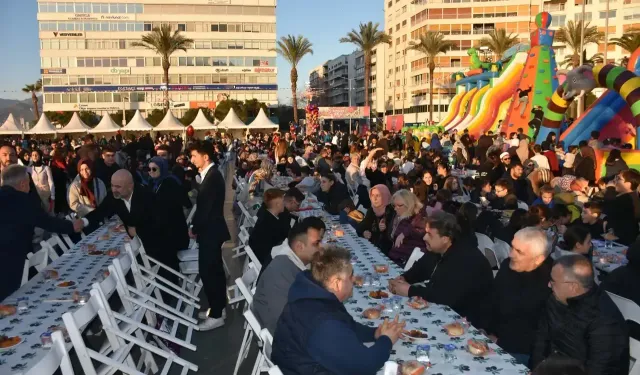 TÜGVA İzmir’de Ramazan şenliği ve iftar düzenledi