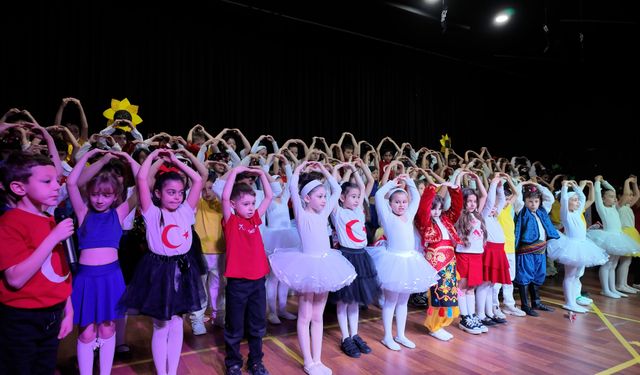Buca’da 23 Nisan Coşkusu Zübeyde Hanım’da Kutlandı
