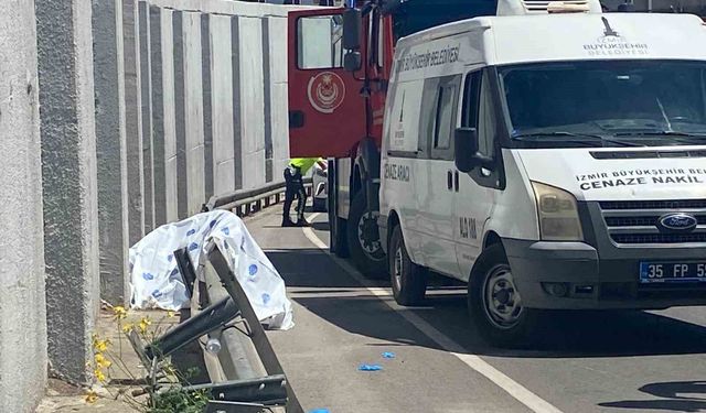 İzmir’de demir bariyere çarpan motosikletin sürücüsü hayatını kaybetti