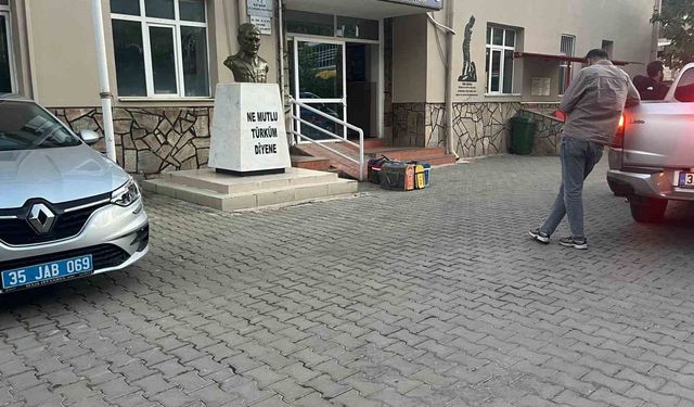 Bayındır’da yasa dışı horoz dövüşü operasyonu: 3 gözaltı