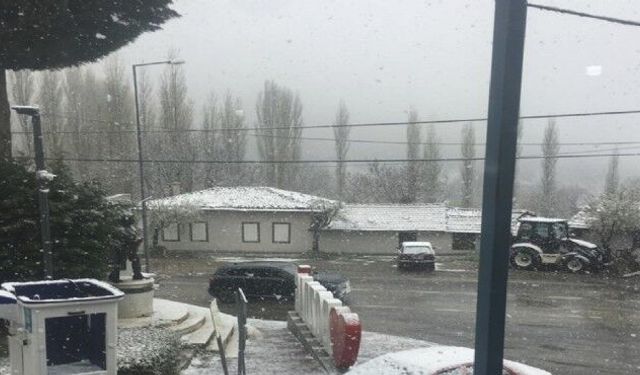 İzmir'in Dağlarına Mayıs ayında kar yağdı..
