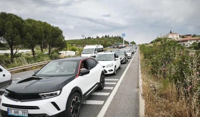 Muğla yollarında araç kuyruğu 22 kilometreye ulaştı
