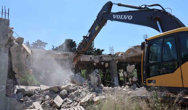Bodrum’da 45 kaçak yapı yıkıldı