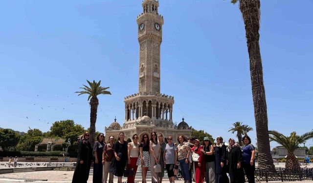 Manisalı kadınlar İzmir’i gezdi