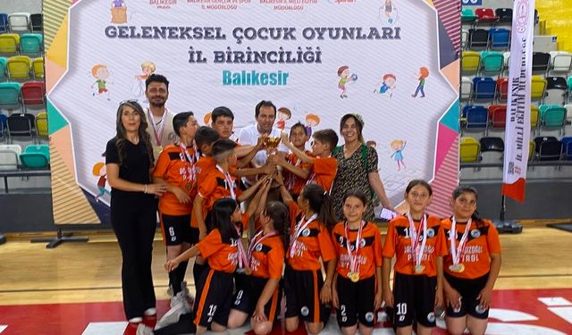 Ayvalık’ta küçük mahallenin büyük şampiyonları gururlandırdı