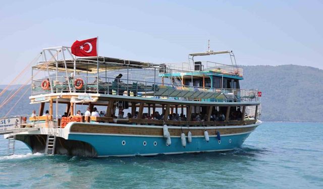 Muğla Büyükşehir Belediyesi şehit aileleri ve gazileri tekne gezisi düzenledi