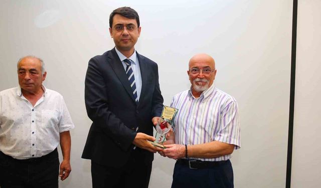 Uşak’ta kan bağışçılarına plaket taktim edildi