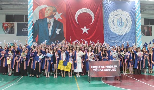 Manyas MYO’da mezuniyet coşkusu