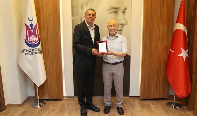 Manisa’da 41 bin nikaha imza attı, gözyaşlarıyla veda etti