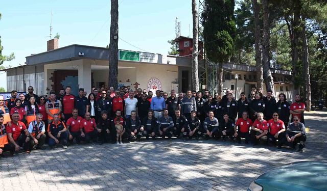 Manisa’da afet kahramanlarına akreditasyon arması takıldı