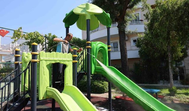 Marmaris’te temizlik çalışmaları sürüyor