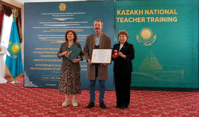 ADÜ’lü akademisyene Kazakistan’dan en yüksek sanat onuru