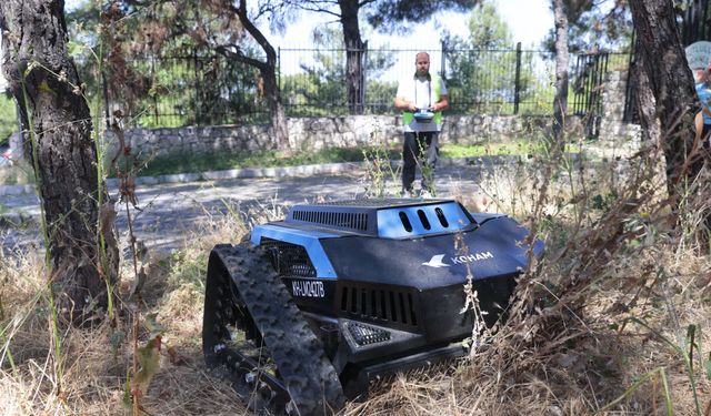 Konak Belediyesi ot biçme robotu kullanıma başladı