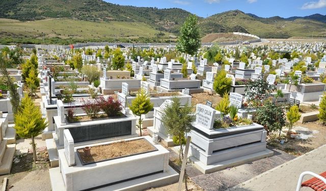 İzmir mezarlıklarında yeni hizmet modeli başlıyor