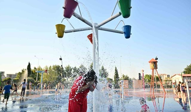 Manisa’da çocuklara serinleten karne hediyesi