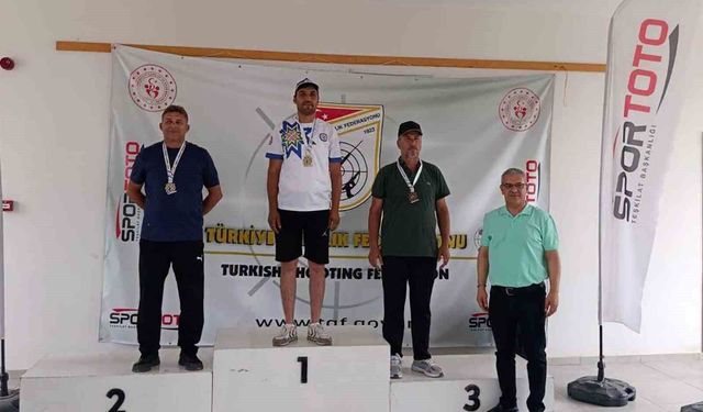 Büyükşehir sporcularından çifte başarı