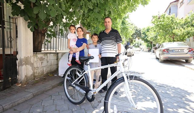 Denizli Büyükşehirden miniklere bisiklet hediyesi