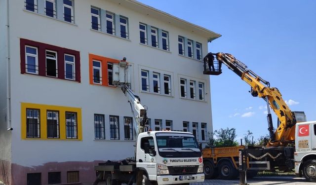 Turgutlu’da okullar ve parklar yeni döneme hazırlanıyor