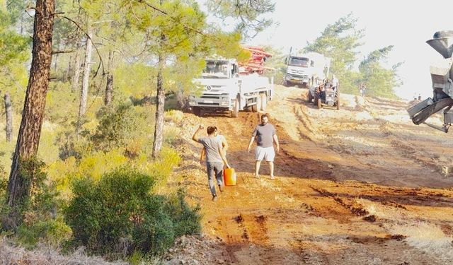 Fethiye Üzümlü’deki orman yangınında havadan ve karadan yoğun mücadele