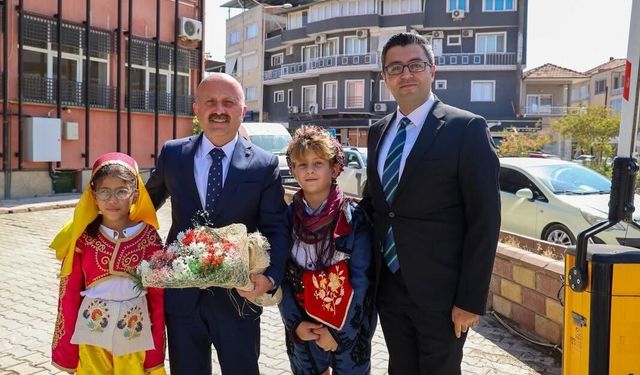 Vali Varol, Yenipazar’da kurumları ziyaret edip vatandaşlarla buluştu