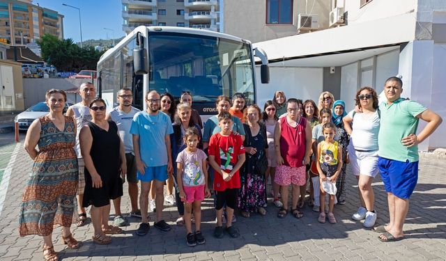 NARLIDERE BELEDİYESİ, ÖZEL GEREKSİNİMLİ BİREYLERİ DENİZLE BULUŞTURDU