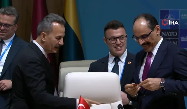 NATO Zirvesi’nde Erdoğan’ın kalemi ilgi odağı oldu