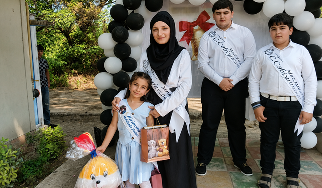Ağdamlı öğrenci Fatime Abdullazade 2 sınıfa geçti