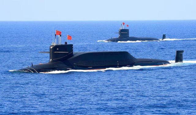Çin denizaltından balistik füze fırlattı