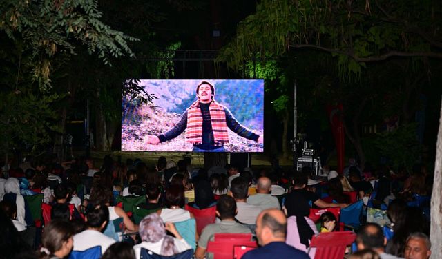 Manisa'da açık hava sinema geceleri nostaljiyle başladı