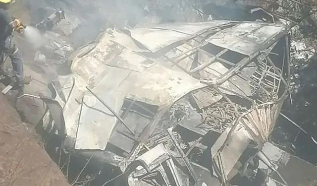 Nijerya’da kamyon ile otobüs çarpıştı: 18 ölü