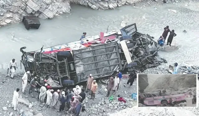 Pakistan’da otobüs uçuruma yuvarlandı: 40 ölü
