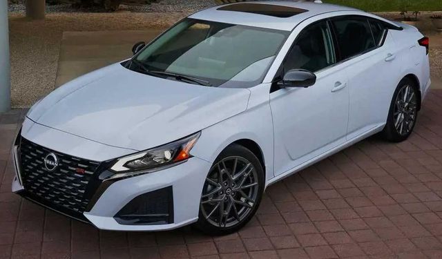 Nissan, düşük talep gören iki modeline veda ediyor
