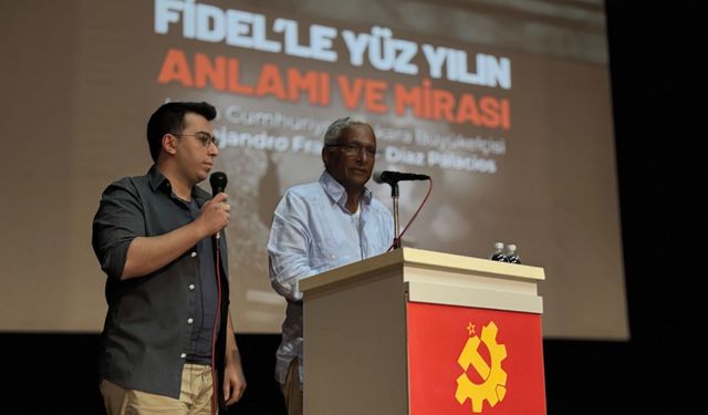 ‘Bizden nefret edebilirler ama bu direnişe saygı duyuyorlar’: İzmirliler Fidel’in 100. yaşı için buluştu