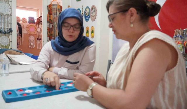 Çocuklarını satranca götürdü, Manisa’nın ilk kadın mangala antrenörü oldu
