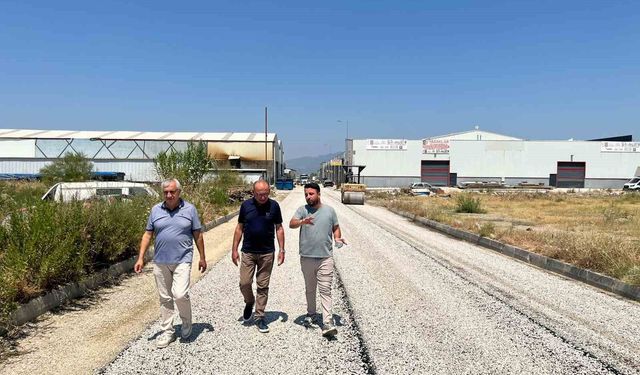 Turgutlu’da sanayi sitesine 5 bin metrekarelik asfalt hamlesi