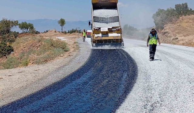 Aydın’ın 17 ilçesinde yol çalışmaları sürüyor