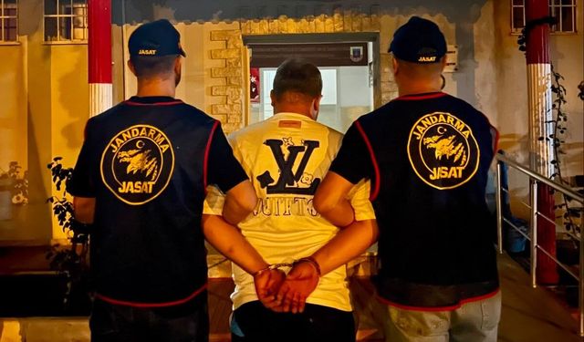 İzmir’de 15 yıl hapis cezası bulunan firari operasyonla yakalandı