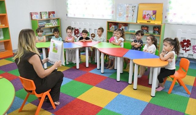 Kuşadası’nda miniklerin eğitim yolculuğu Çocuk Gelişim Merkezi’nde sürüyor