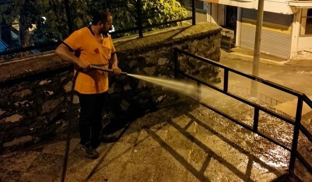 Efeler’de temizlik çalışmaları aralıksız sürüyor