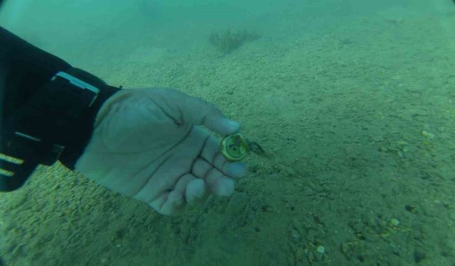 Bodrum’da deniz dibinden çıkanlar şaşırttı: Torba sahilinden 75 kilo atık çıkarıldı
