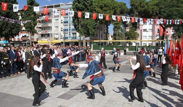 Manisa ilçelerinde Zafer Bayramı kutlandı