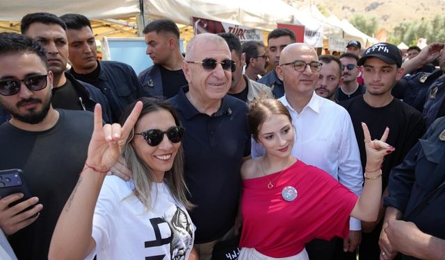 Ümit Özdağ Türk Kültür Kampı’nda vatandaşlarla buluştu